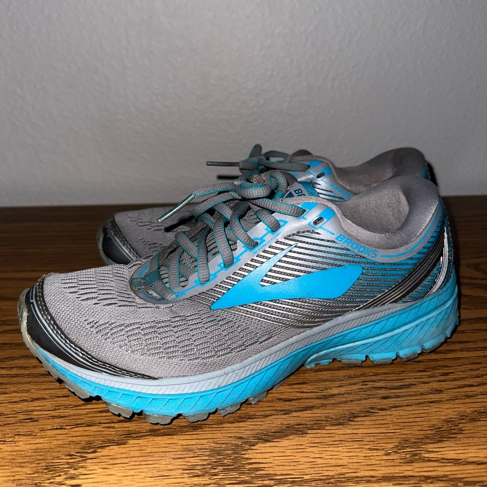 Brooks Ghost 10 running shoes